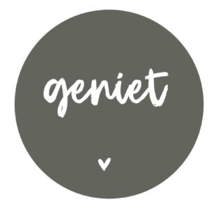 Zoedt Muurcirkel - Olijfgroen met tekst geniet