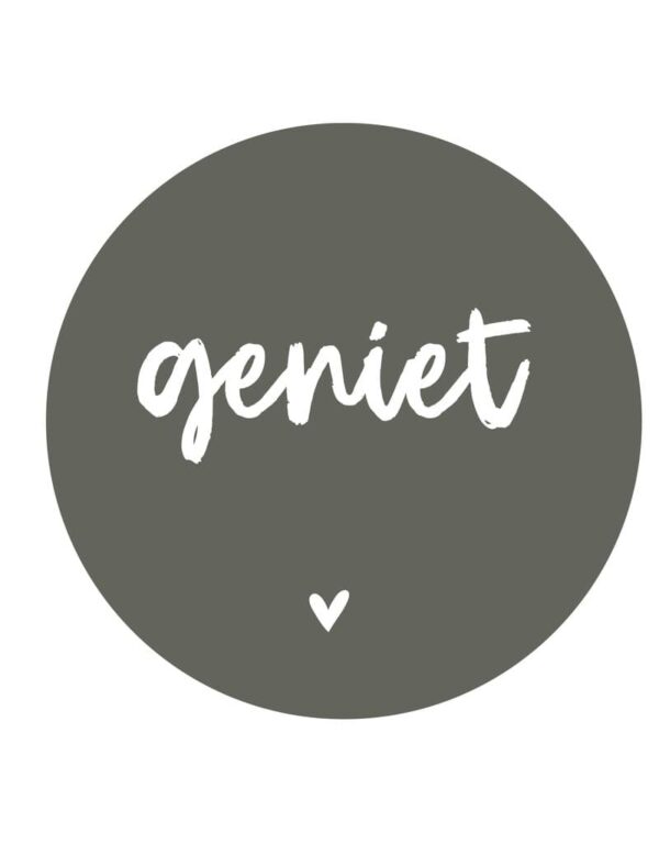 Zoedt Muurcirkel - Olijfgroen met tekst geniet