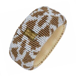 Armband breed wit met goud giraf print met glazen kralen