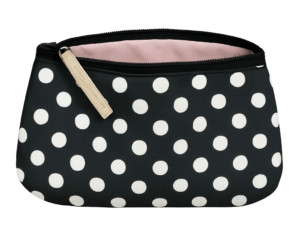 🖤 Dot to Go – jouw nieuwe favoriete mini bag! Deze charmante polkadot pouch met zachte roze voering is perfect om jouw essentials stijlvol mee te nemen. Denk aan je favoriete parfummini’s, lipgloss, sieraden of andere on-the-go musthaves. Licht, gevoerd en zó cute – klaar voor elke tas én elke trip. 💼💋 📏 Compact & handig formaat 🌸 Lichtroze binnenkant voor een zachte touch 🎀 Perfect als cadeau of om jezelf te verwennen #DotToGo #LovelyLabel #PolkadotStyle #MiniBagLove #BeautyOnTheGo #TravelWithStyle