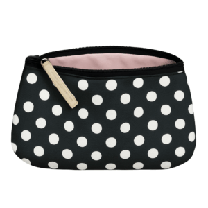 🖤 Dot to Go – jouw nieuwe favoriete mini bag! Deze charmante polkadot pouch met zachte roze voering is perfect om jouw essentials stijlvol mee te nemen. Denk aan je favoriete parfummini’s, lipgloss, sieraden of andere on-the-go musthaves. Licht, gevoerd en zó cute – klaar voor elke tas én elke trip. 💼💋 📏 Compact & handig formaat 🌸 Lichtroze binnenkant voor een zachte touch 🎀 Perfect als cadeau of om jezelf te verwennen #DotToGo #LovelyLabel #PolkadotStyle #MiniBagLove #BeautyOnTheGo #TravelWithStyle