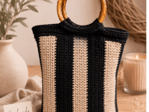 Handgemaakte gehaakte tas Boho Belle Noir Stripe met bamboe handvatten